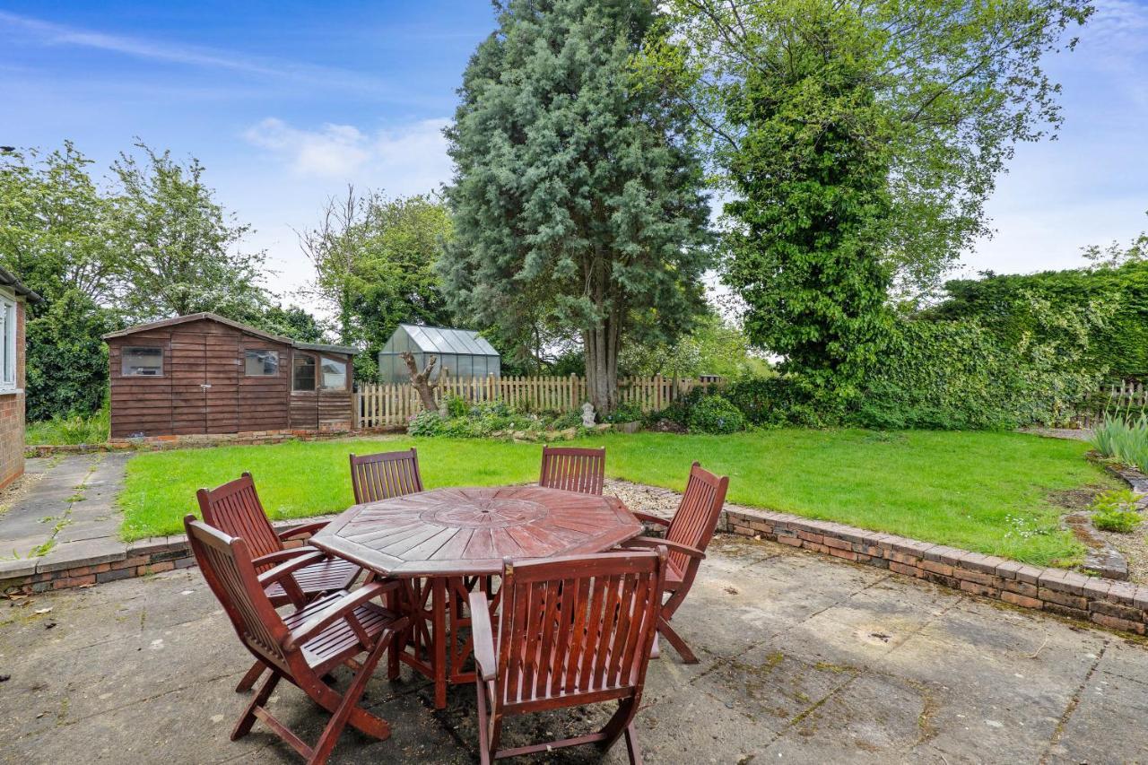 Wheelbarrow Cottage Bengeworth Exterior foto