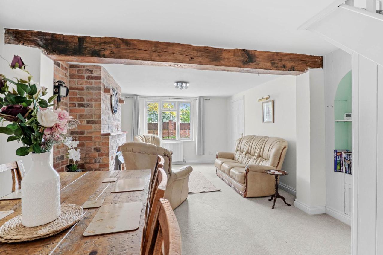 Wheelbarrow Cottage Bengeworth Exterior foto